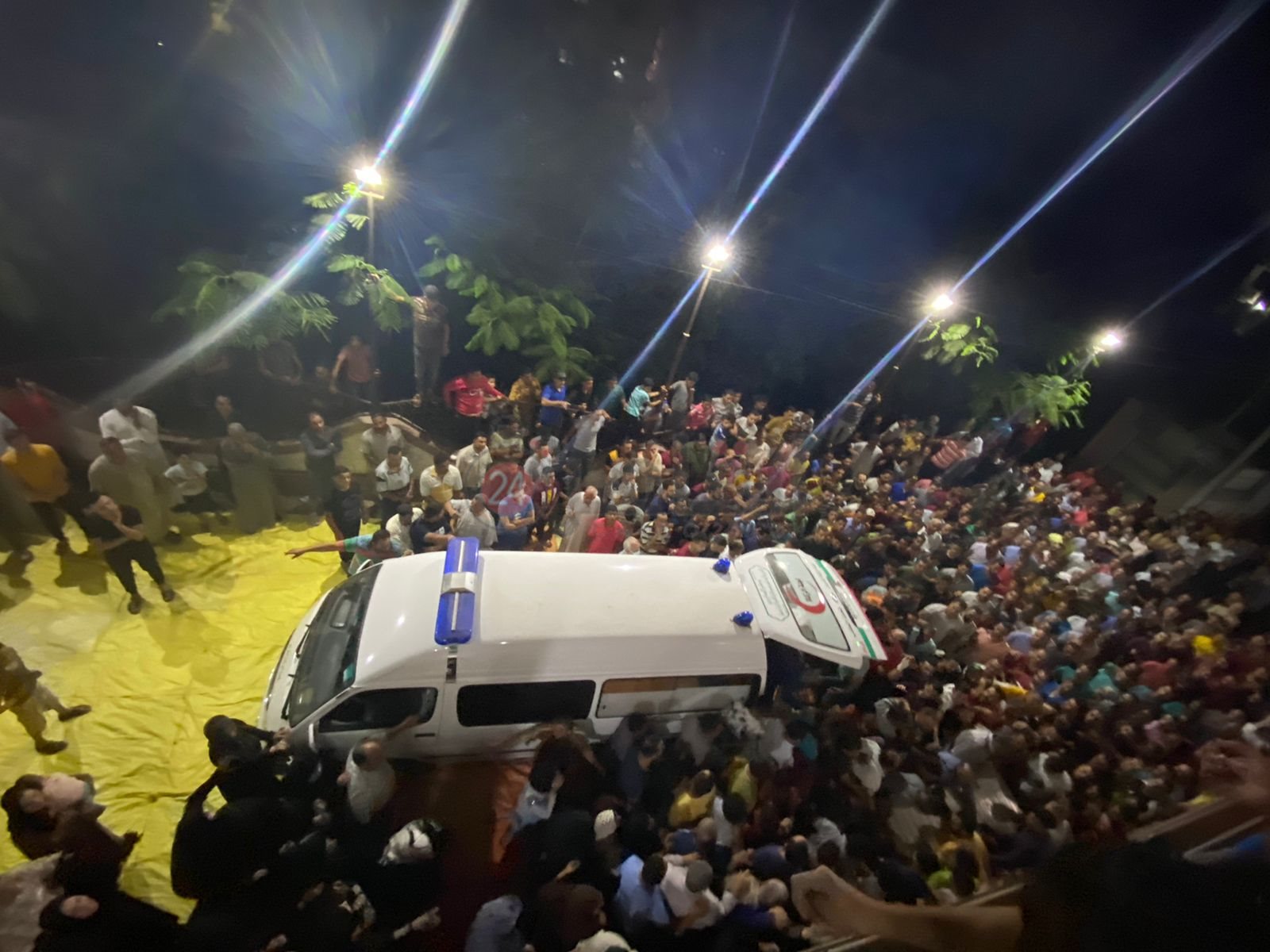 جانب من تشييع جثمان الشاب