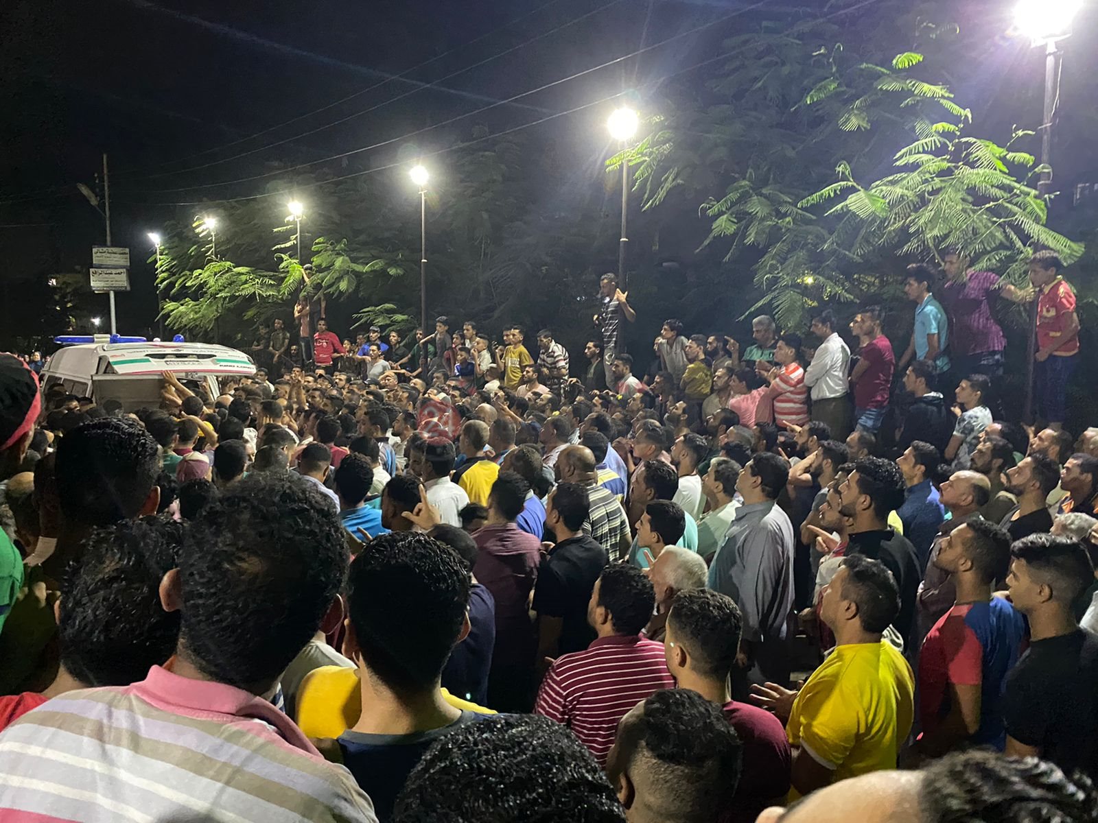 جانب من تشييع جثمان الشاب