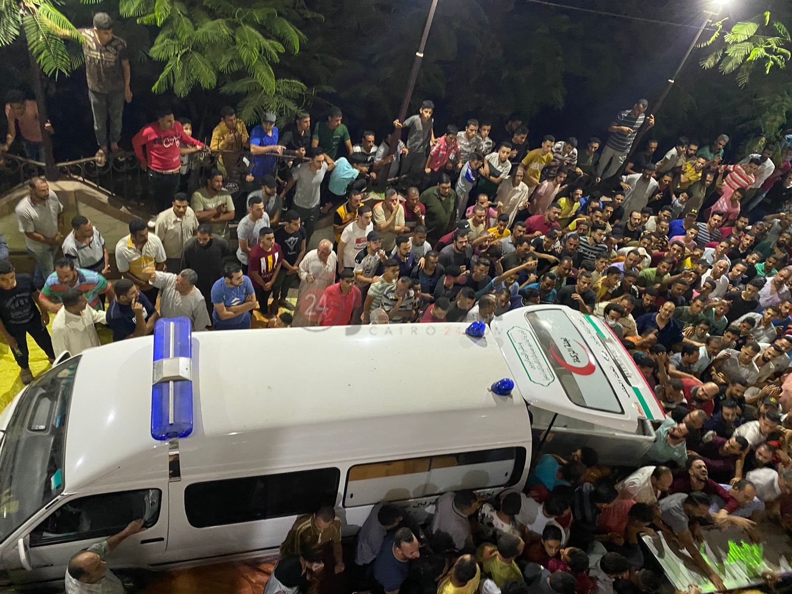 جانب من تشييع جثمان الشاب