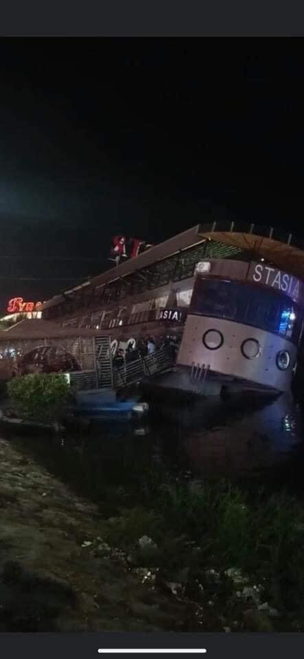 غرق مطعم عائم بالمنصورة