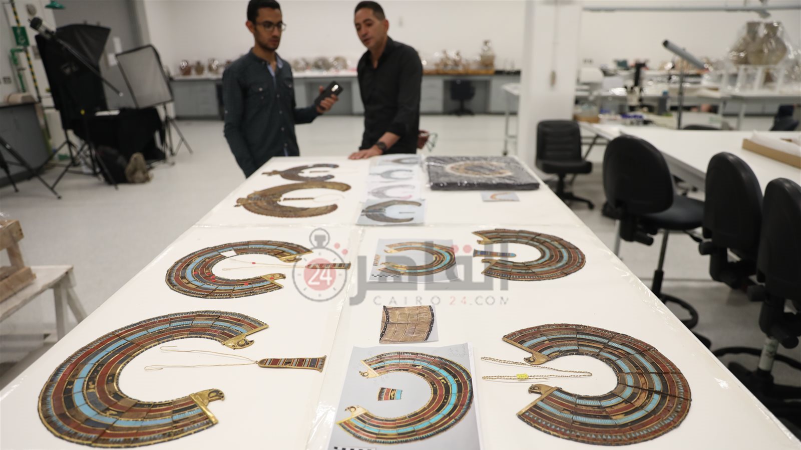 ترميم قطع توت عنخ آمون في المتحف المصري الكبير