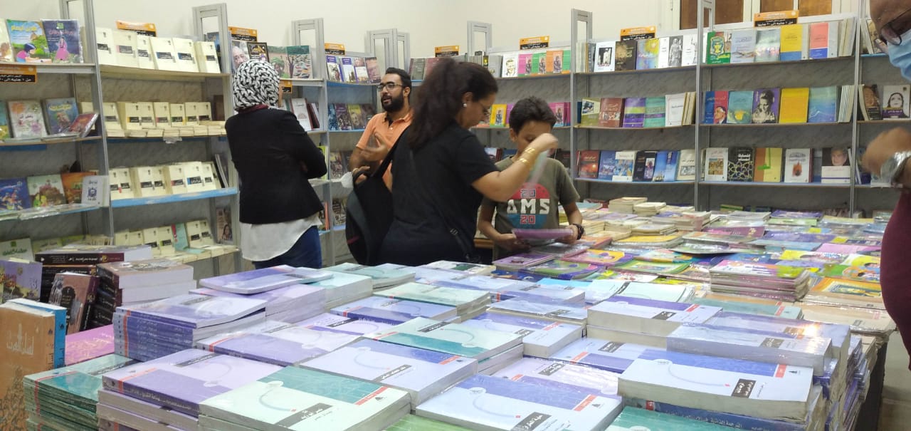 وزيرة الثقافة تفتتح معرض الكتاب بالكنيسة.jpg1