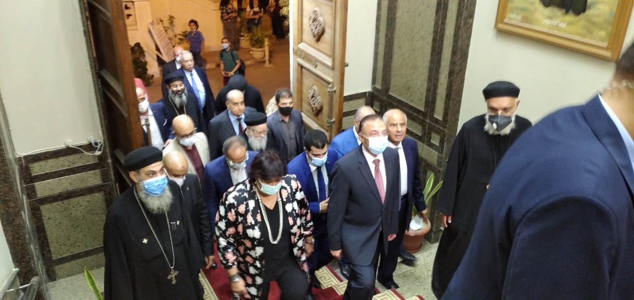 وزيرة الثقافة تفتتح معرض الكتاب بالكنيسة