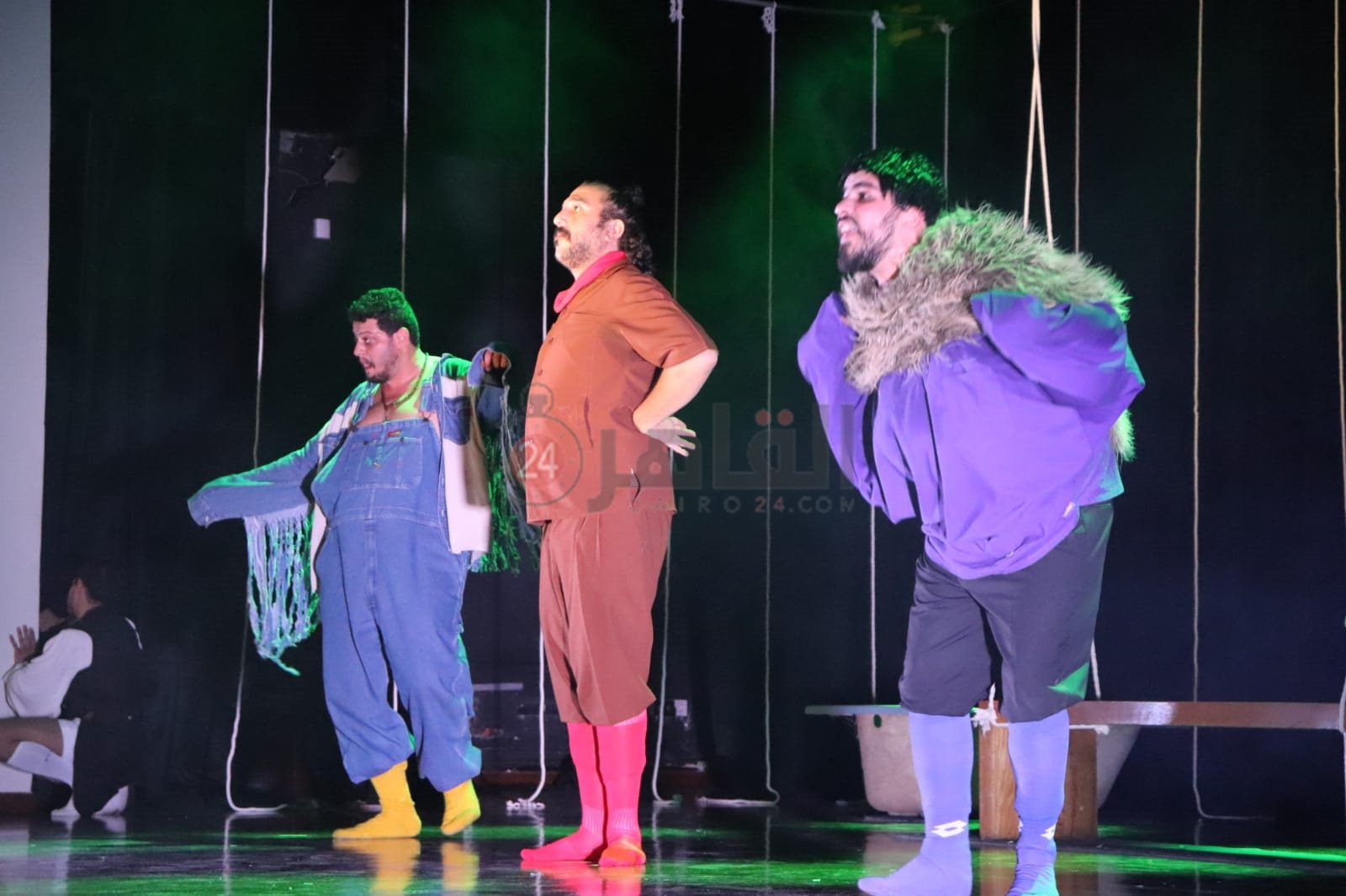 مسرحية طيور محبوسة (1)