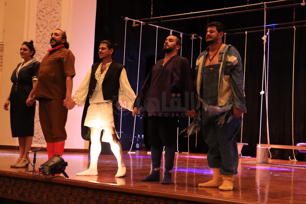 مسرحية طيور محبوسة (2)