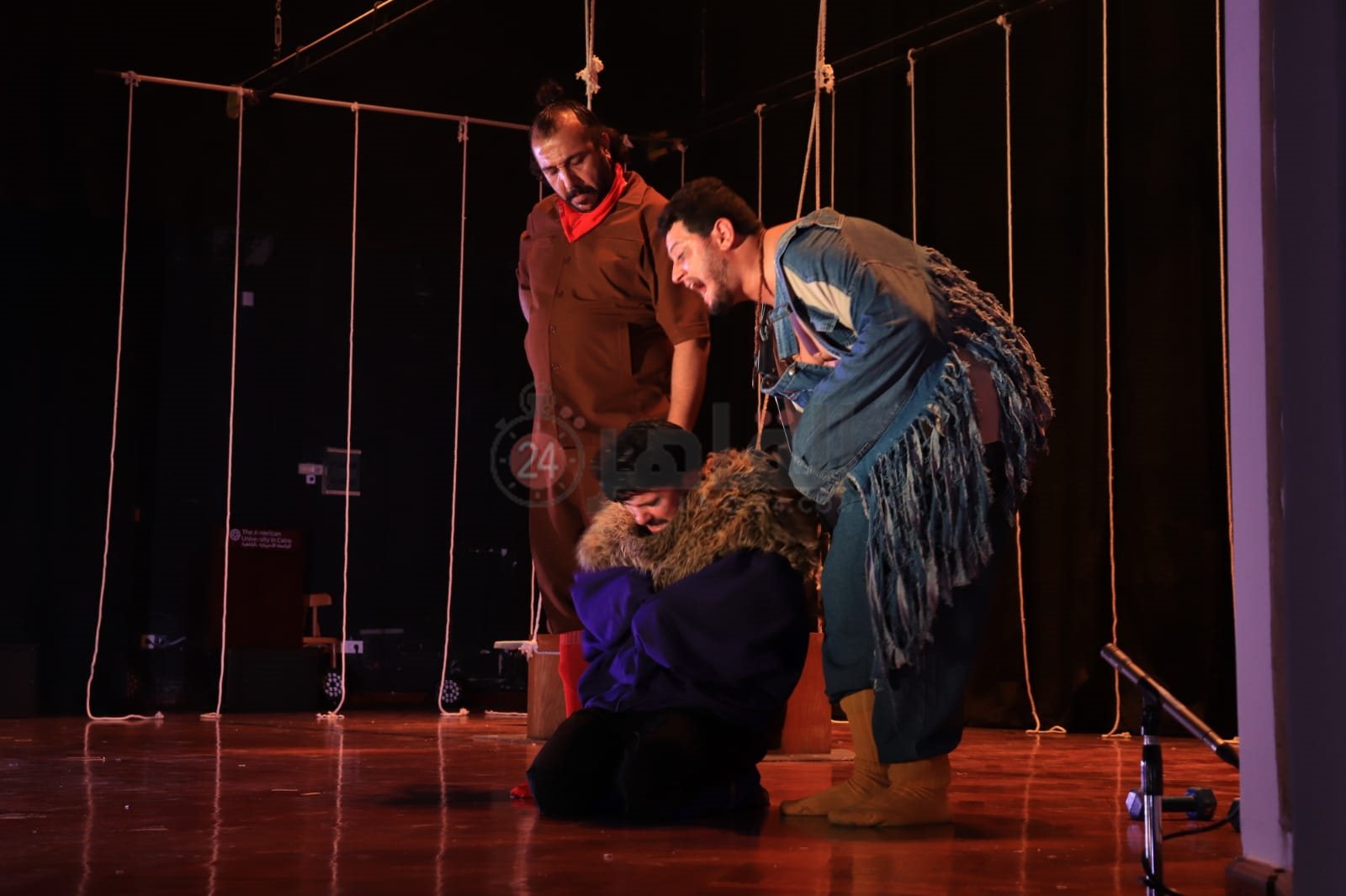 مسرحية طيور محبوسة (8)