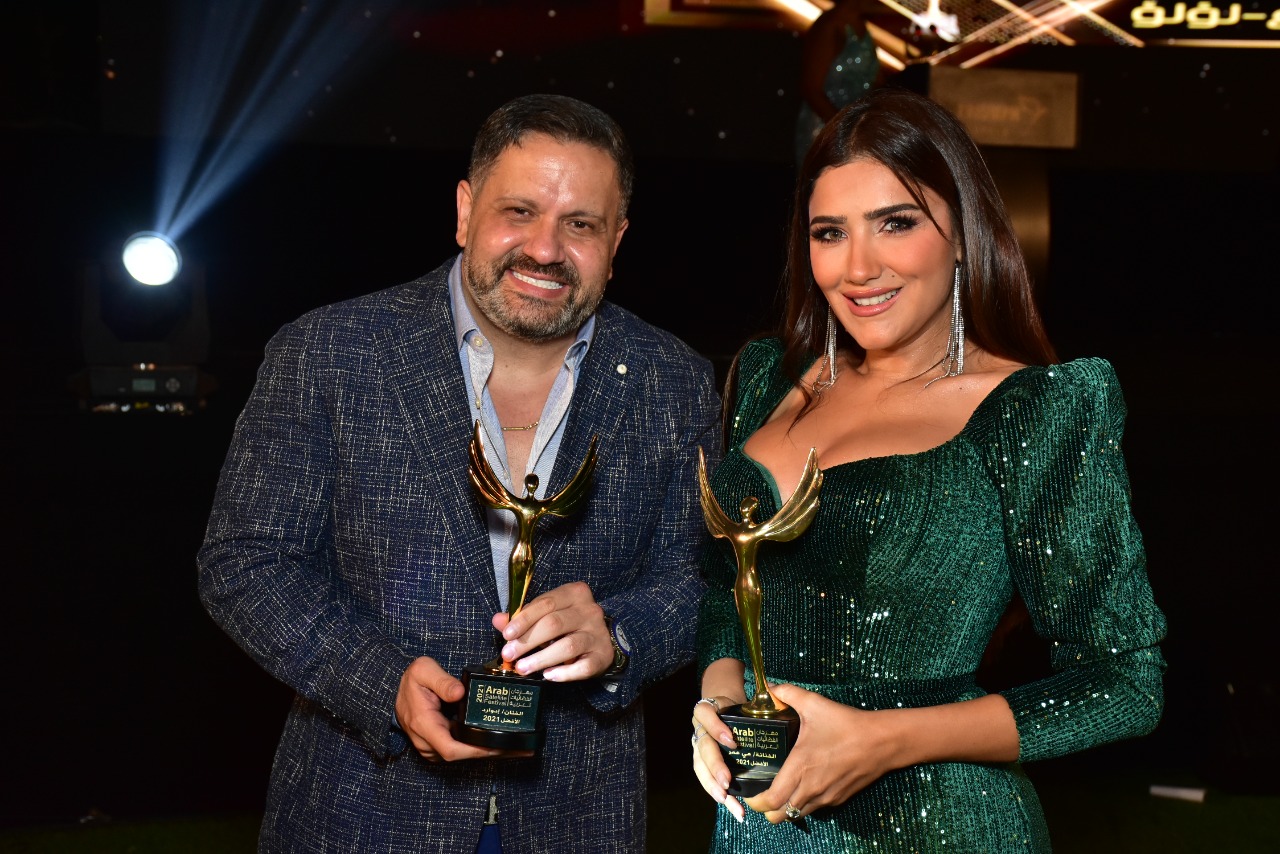 مي عمر و إدوارد 