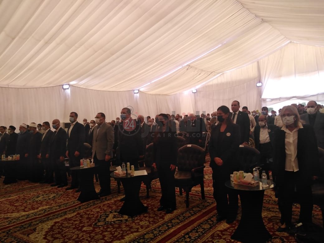 محافظ الشرقية ووزير القوى العاملة خلال حضور وضع حجر أساس مسجد محمد فريد خميس 05