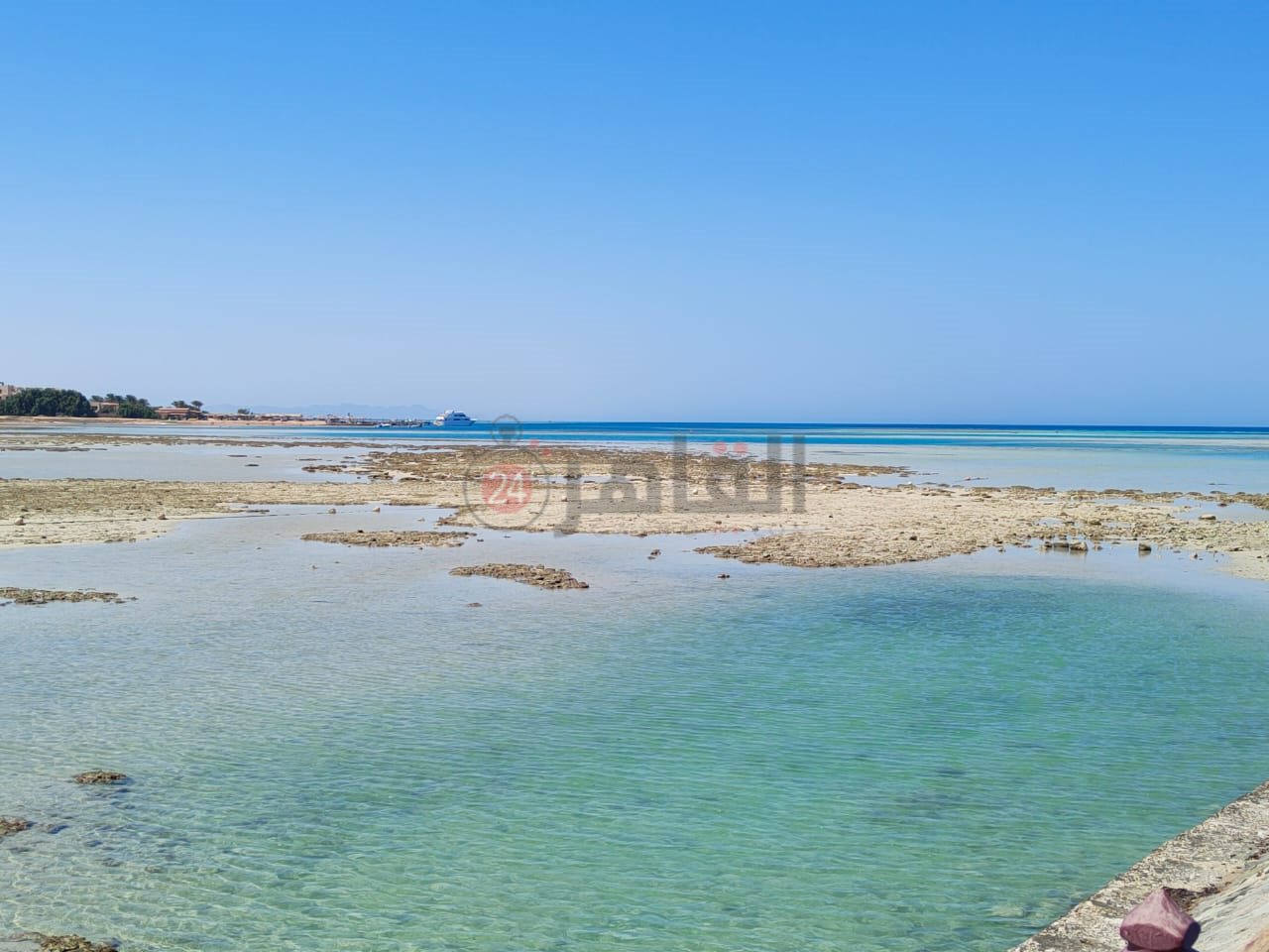 انحسار المياه بشواطئ الغردقة