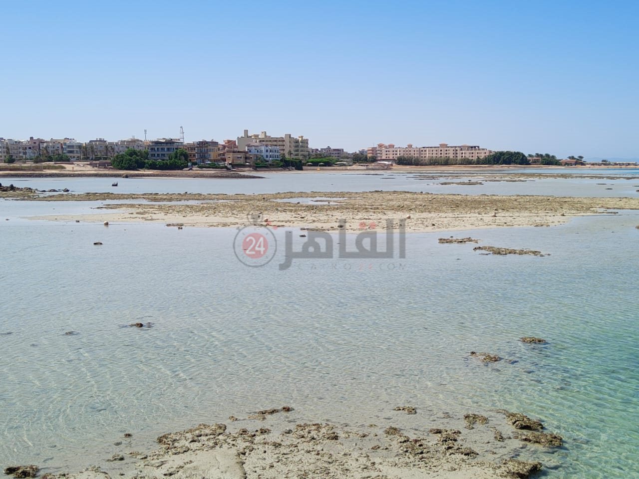 انحسار المياه بشواطئ الغردقة