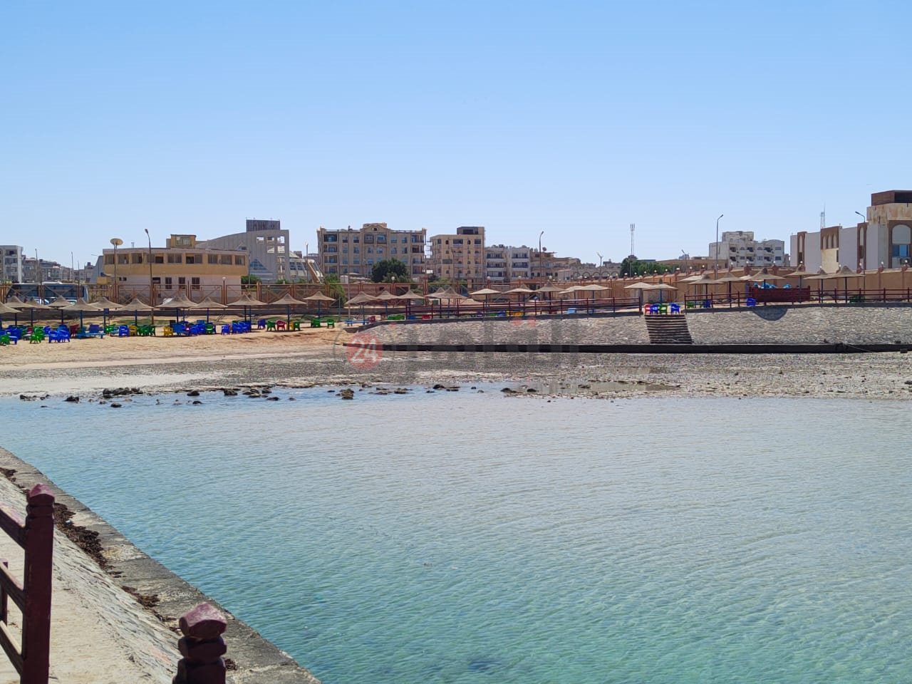 انحسار المياه بشواطئ الغردقة