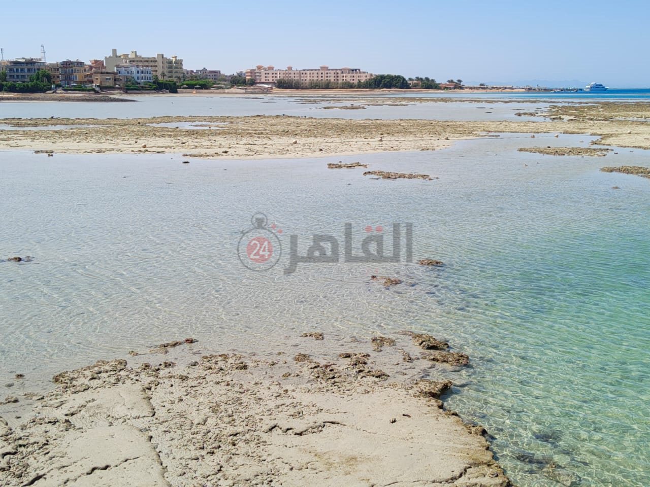انحسار المياه بشواطئ الغردقة
