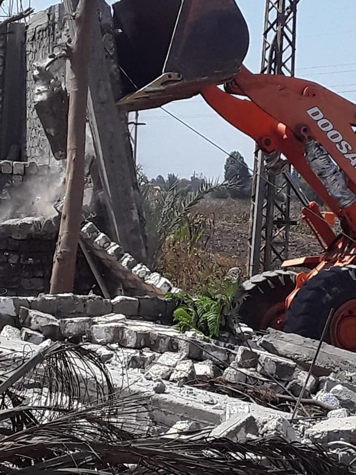 إزالة حالات تعدي على أراضي أملاك الدولة بالشرقية 04