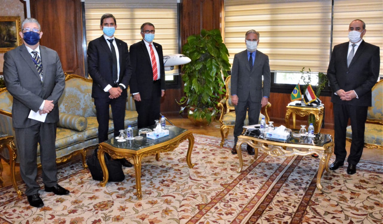 السفير ووزير الطيران