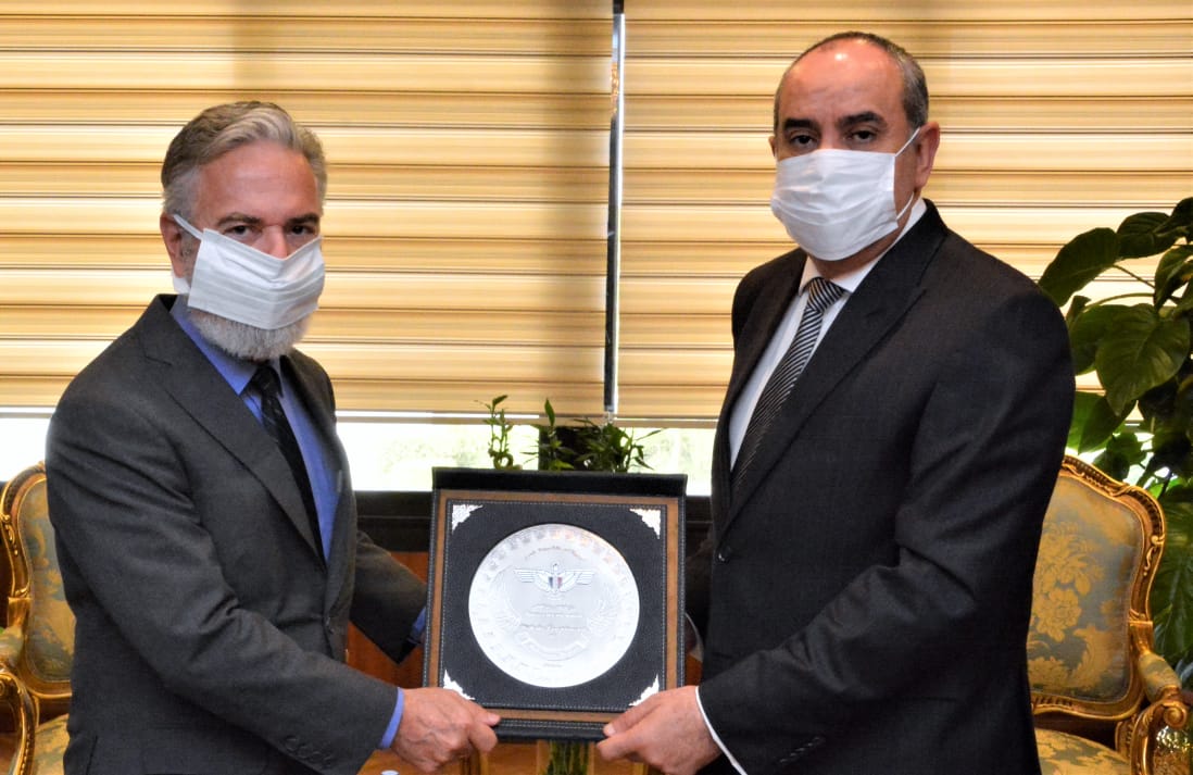 السفير ووزير الطيران