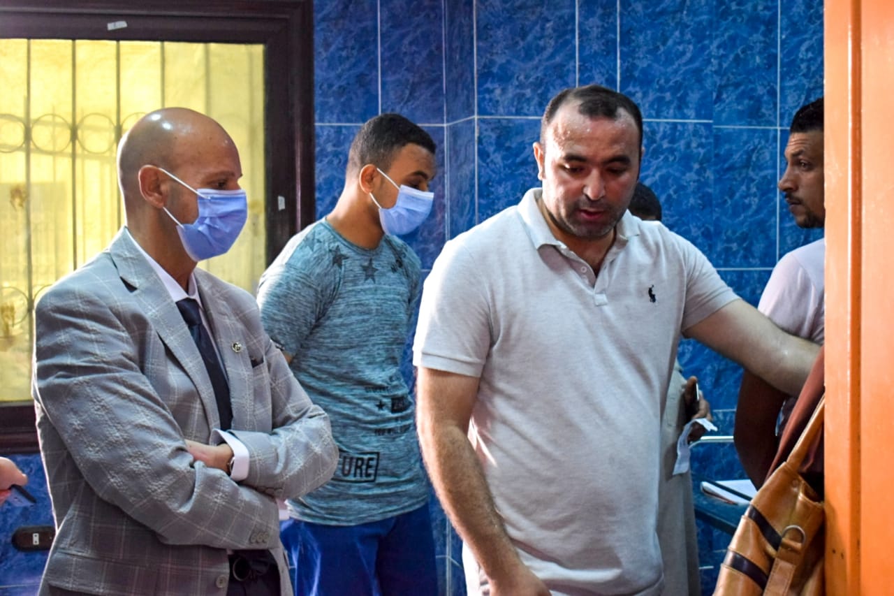 وكيل وزارة الصحة يتابع تطعيم المواطنين بلقاح كورونا بأبو حماد 01