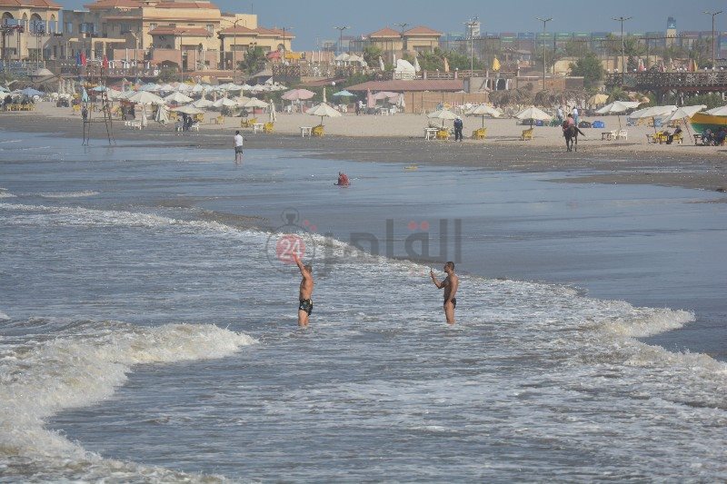 إقبال ضعيف علي شاطئ بورسعيد 