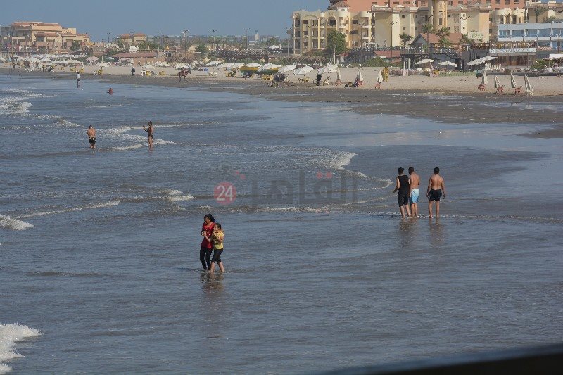 غياب المصطافين عن شاطئ بورسعيد 