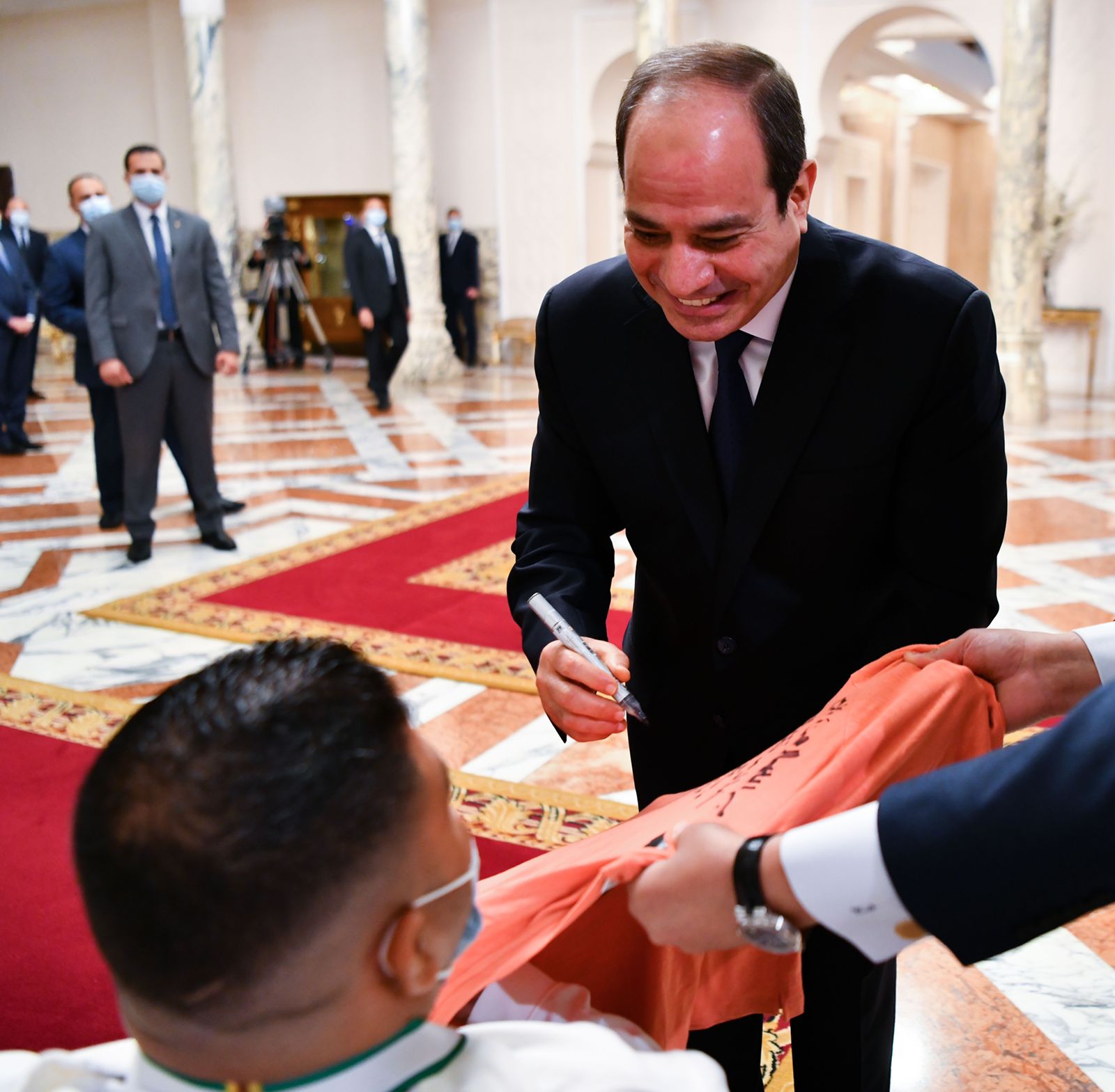 السيسي يكرم الأبطال 