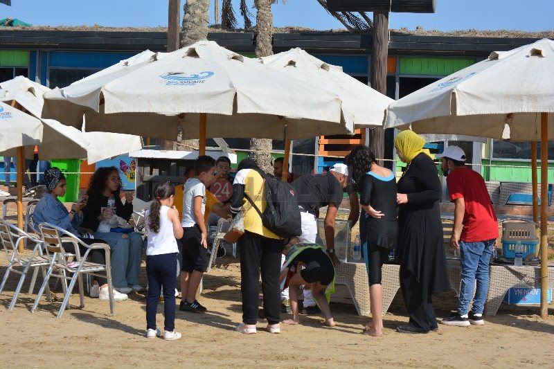 سعادة الأهالي بتجمع الحيوانات 