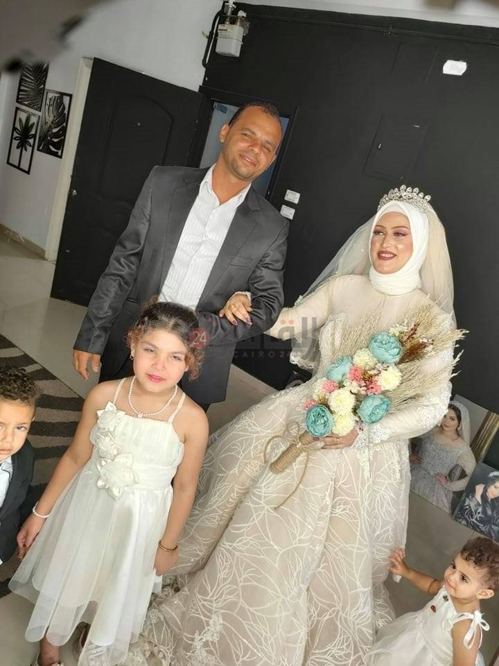 الزوجين وأطفالهم الثلاثة