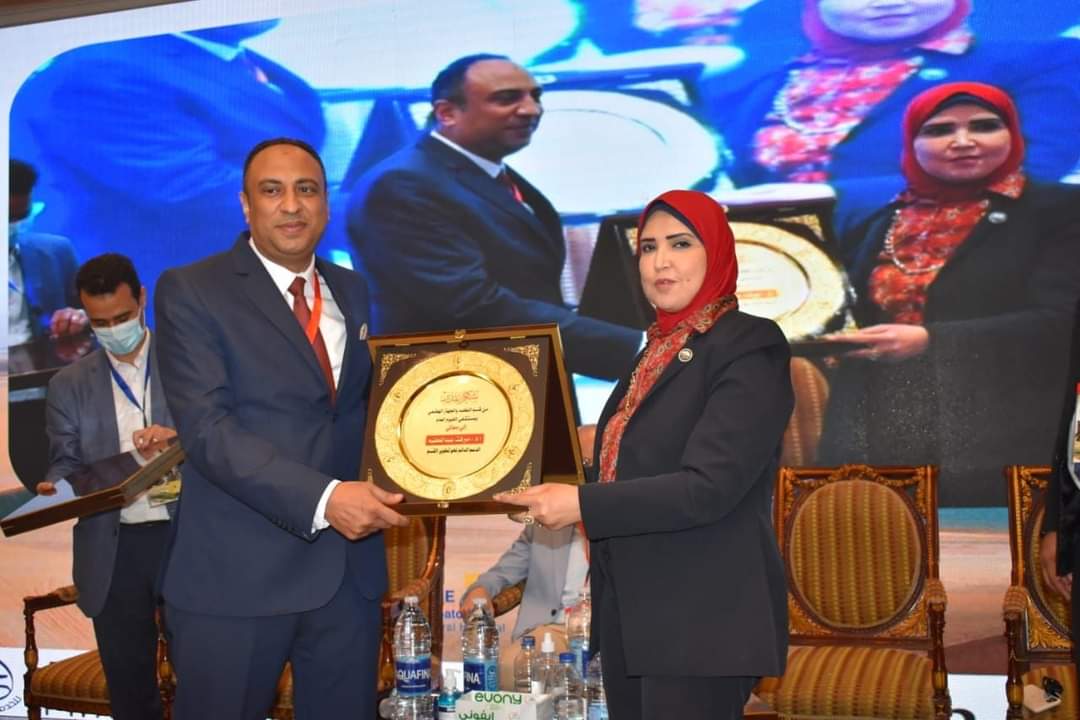 تكريم الدكتورة ميرفت عبد العظيم