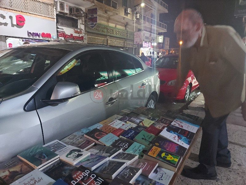 عم توفيق أقدم بائع كتب ببورسعيد