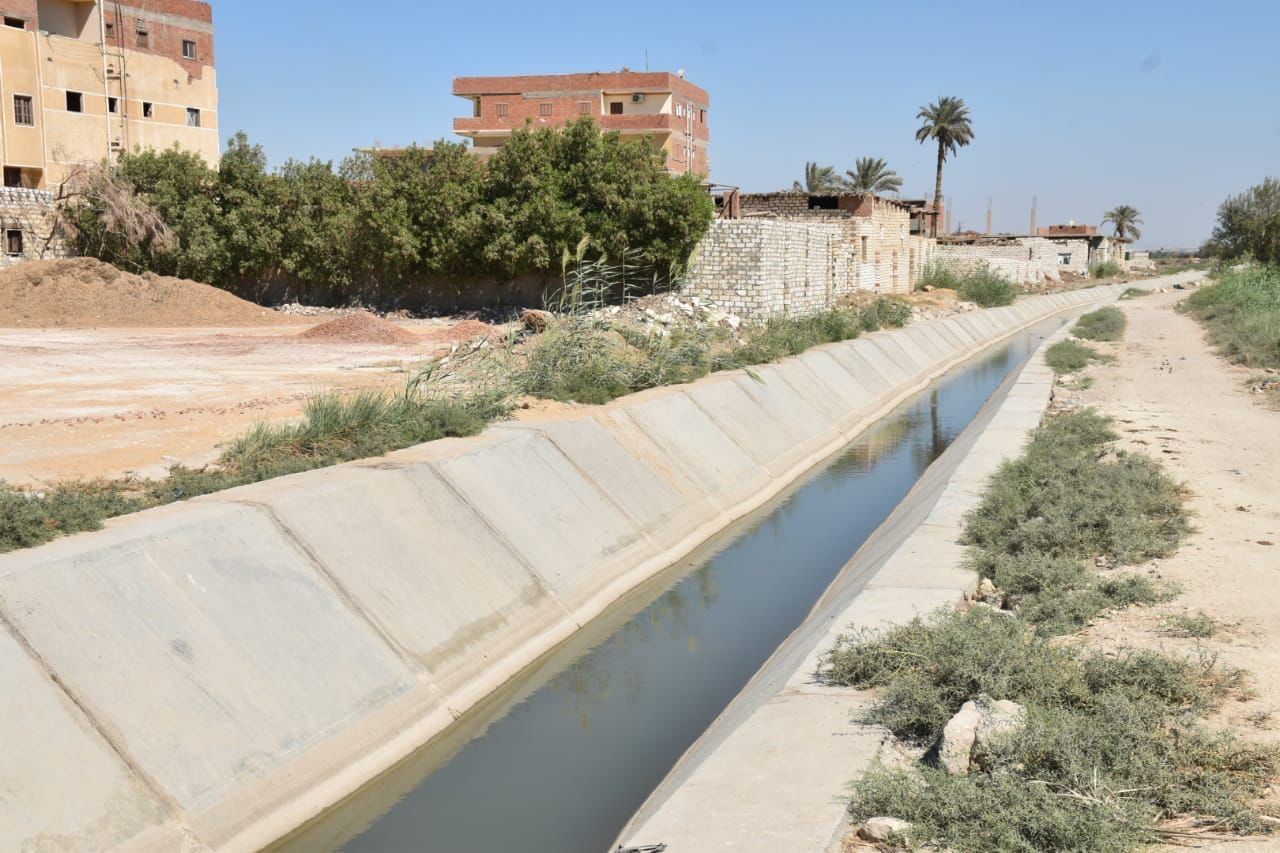 محافظ الفيوم ورئيس فرع الرقابة يتفقدان تبطين بحر العويج