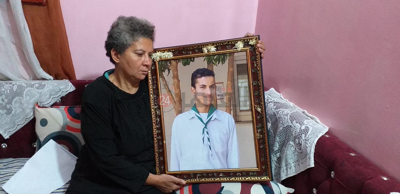 والدة الشاب الضحية