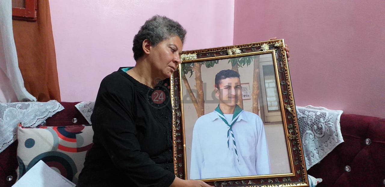 والدة الشاب الضحية