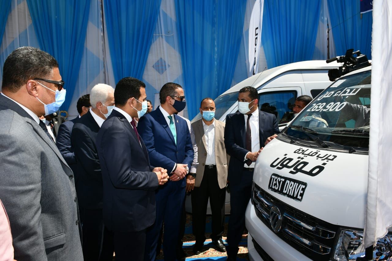  محافظ الفيوم يطلق مبادرة إحلال مركبات «البيك أب» و«التوكتوك»