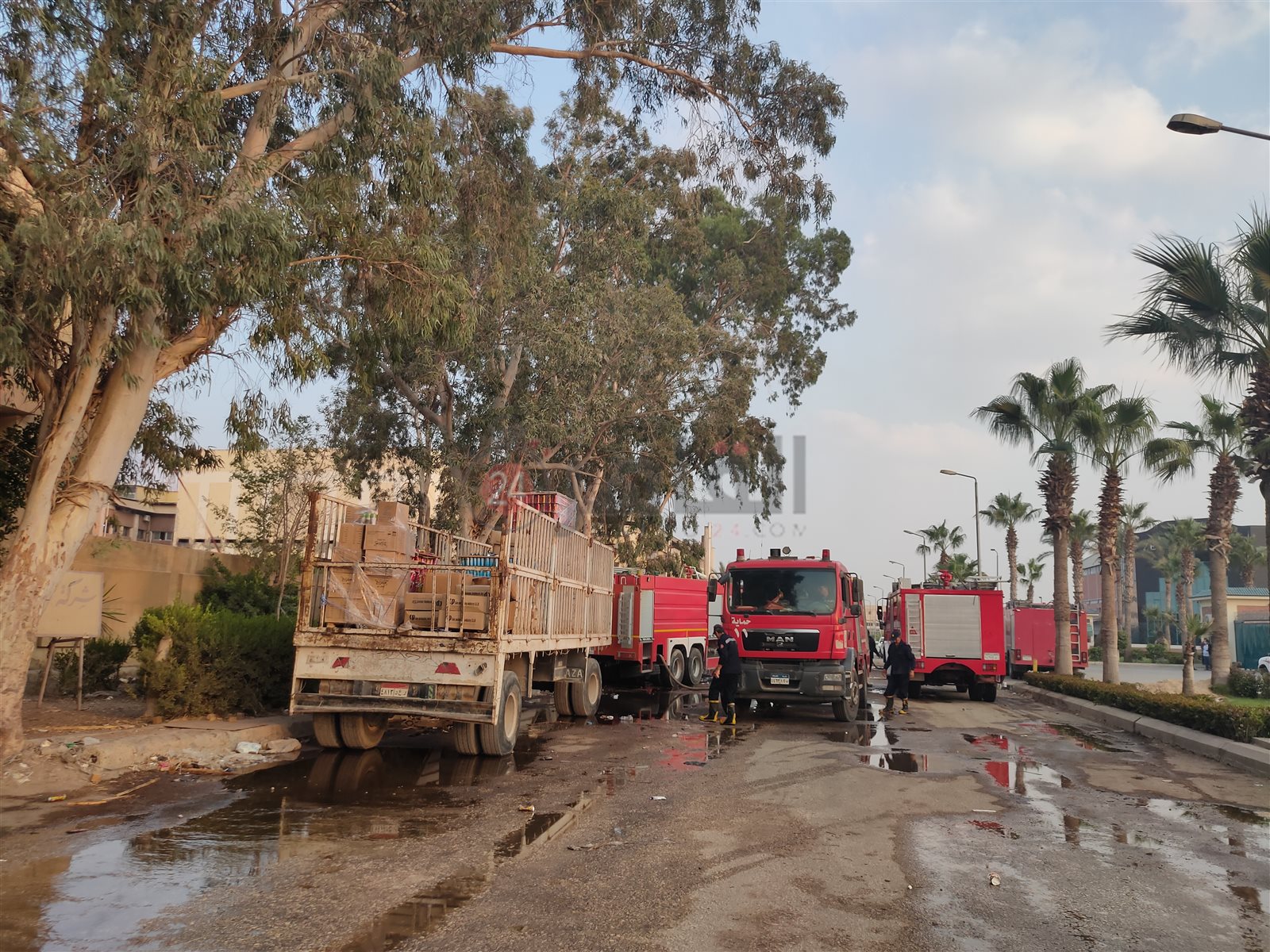 السيطرة على حريق مصنع بالعاشر من رمضان 03