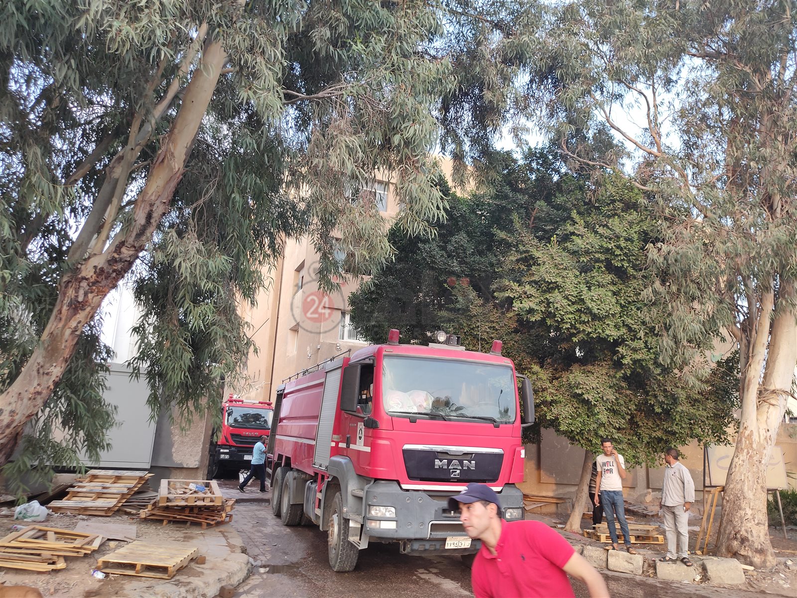 السيطرة على حريق مصنع بالعاشر من رمضان 06