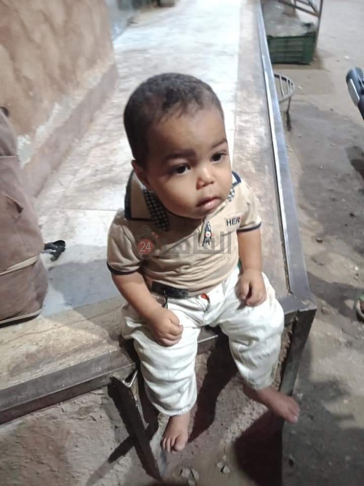 الطفل وقت إلقائه في الشارع 01