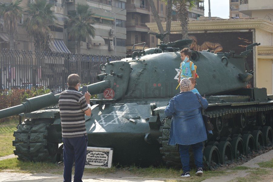 دبابات اسرائيلية تم الاستيلاء عليها 