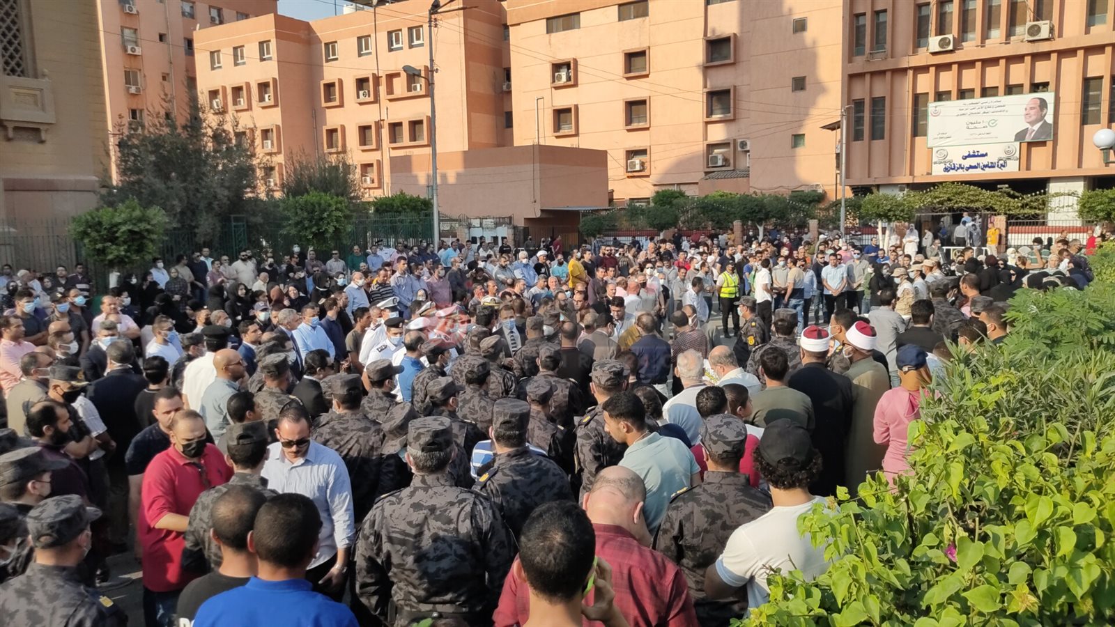 جنازة عسكرية وشعبية لشهداء حادث الإسماعيلية 10