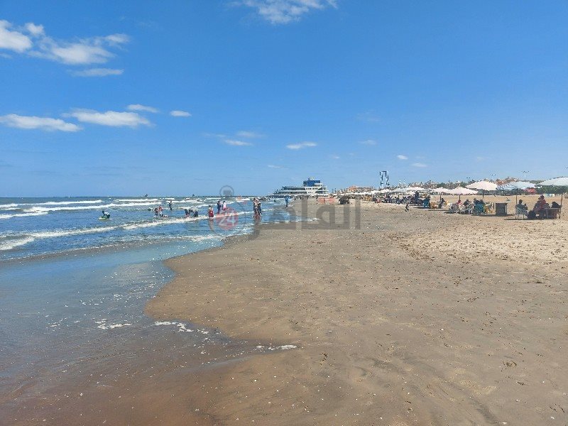 اقبال علي شاطئ بورسعيد في ذكري أكتوبر 