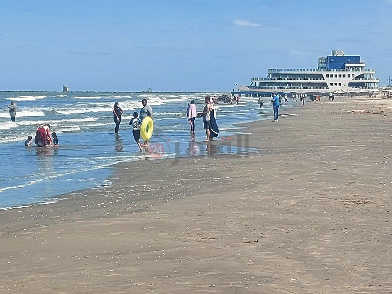 اجازة 6 أكتوبر علي شاطئ بورسعيد 