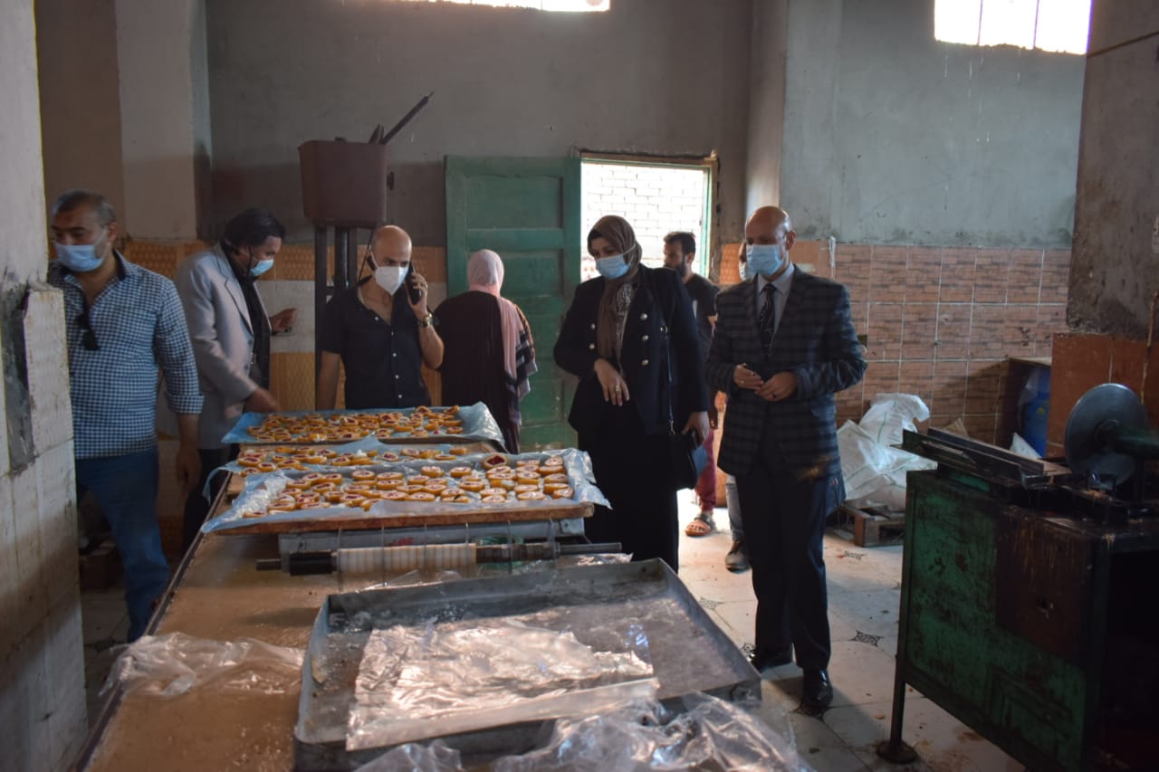 وكيل وزارة الصحة بالشرقية يقود حملة على مصانع حلوى المولد