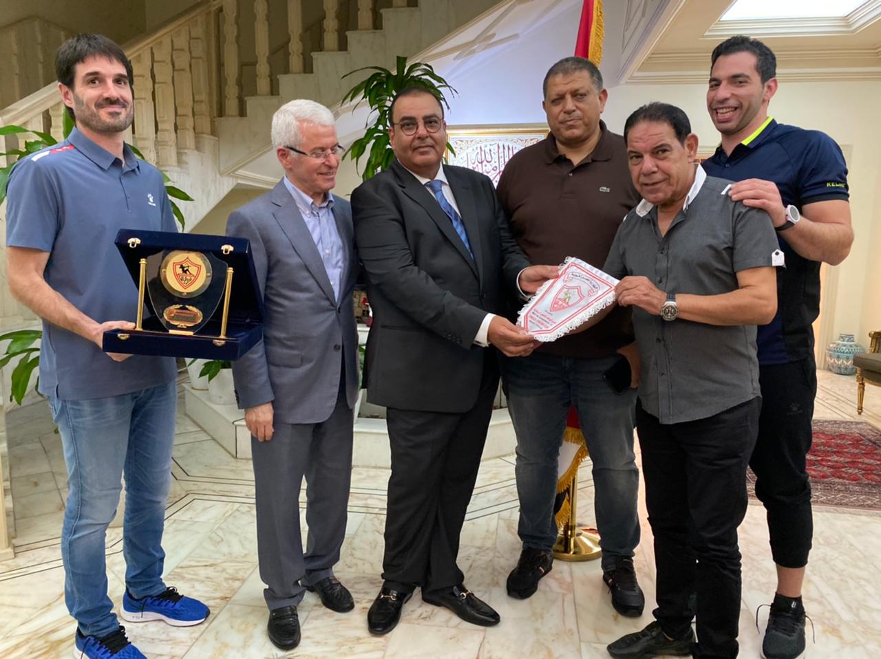 قنصل مصر بالسعودية يقيم مأدبة عشاء لبعثة يد الزمالك