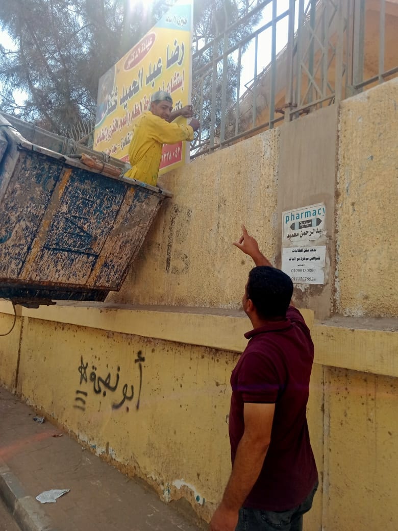 حملة لرفع الإعلانات المخالفة بالزقازيق 02