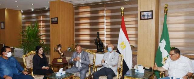 محافظ الشرقية يستقبل الطبيبة الصيدلانية المعتدى عليها بسبب عدم ارتداء الحجاب 01