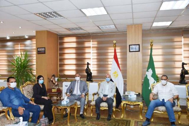 محافظ الشرقية يستقبل الطبيبة الصيدلانية المعتدى عليها بسبب عدم ارتداء الحجاب 02