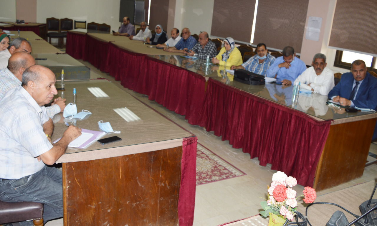 رئيس «مياه الفيوم الجديد» يلتقى رؤساء القطاعات ومديرى العموم