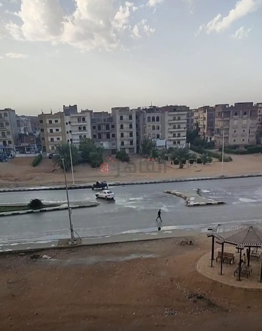 سقوط أمطار بمدينة العاشر من رمضان 