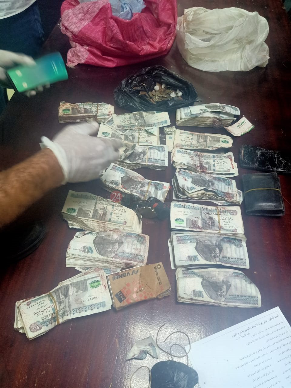 إسعاف الفيوم يُعيد مبلغ مالي لأحد المصابين