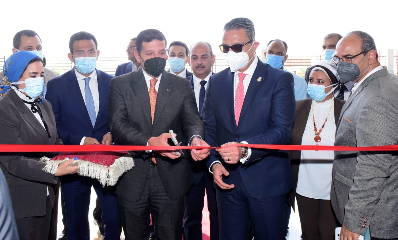 الرئيس التنفيذي للهيئة العامة للاستثمار والمناطق الحرة يفتتح أول مركز متكامل لخدمات المستثمرين بالفيوم
