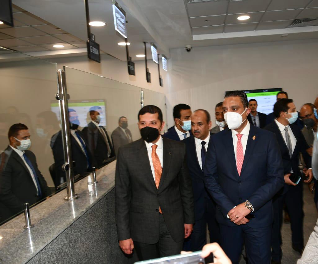 الرئيس التنفيذي للهيئة العامة للاستثمار والمناطق الحرة يفتتح أول مركز متكامل لخدمات المستثمرين بالفيوم