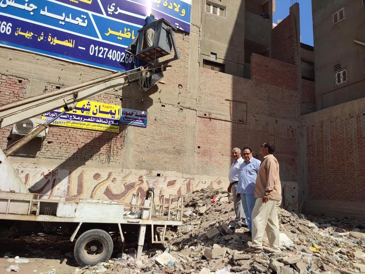 إزالة الإعلانات العشوائية وغير المرخصة بالدقهلية