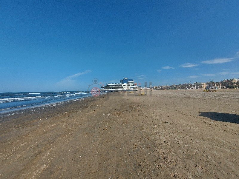 غياب المصيفين عن شاطئ بورسعيد